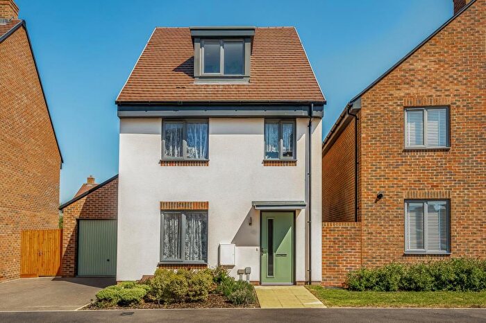 4 Bedroom Detached House For Sale In Albatros Lane, Weston Turville, HP22