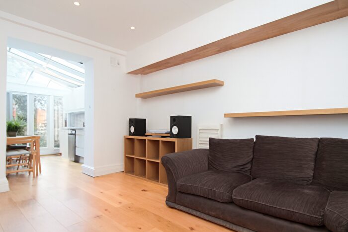 3 Bedroom Flat To Rent In Freegrove Road, Islington, N7