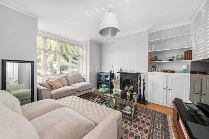 3 Bedroom Semi-Detached House For Sale In Poplar Grove, New Malden, KT3