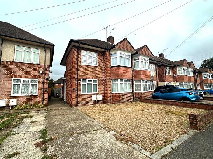2 Bedroom Maisonette For Sale In Amesbury Road, Feltham, TW13