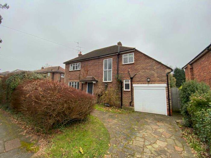 3 Bedroom Detached House To Rent In Woking, GU21
