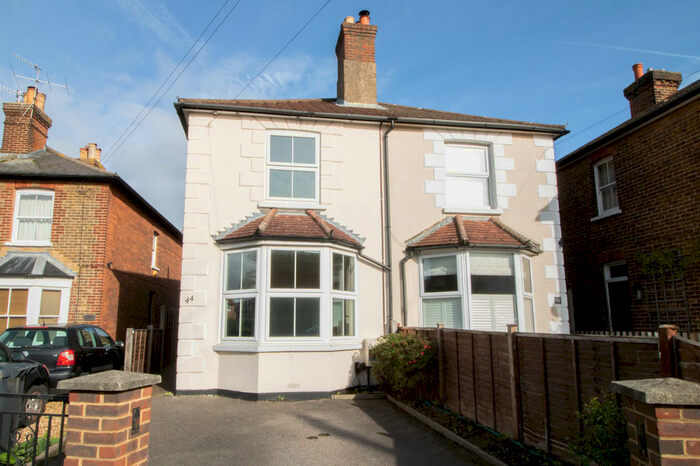 2 Bedroom Semi-Detached House To Rent In Josephs Road, Guildford, GU1