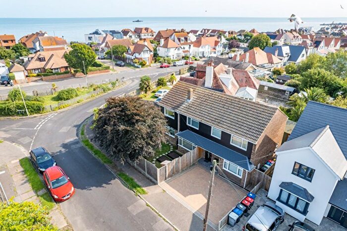5 Bedroom Detached House To Rent In Ridgeway Cliff, Herne Bay, Kent, CT6