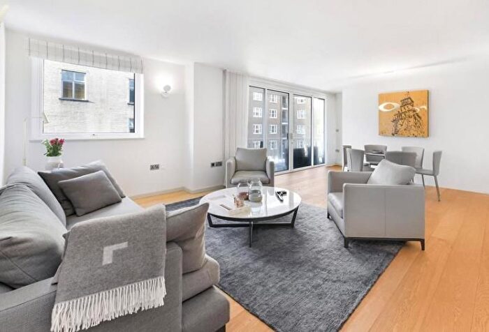 3 Bedroom Flat To Rent In Edgware Road, Paddington, London, W2