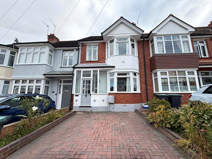 4 Bedroom Terraced House For Sale In Gatwick Road, Gravesend, Kent, DA12