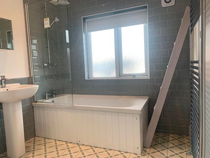 3 Bedroom Semi-Detached House To Rent In Lyndhurst Road, Monkseaton, Whitley Bay, NE25