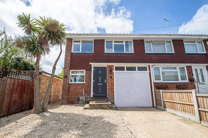 4 Bedroom Semi Detached House To Rent In Woodberry Grove, Bexley, Kent, DA5