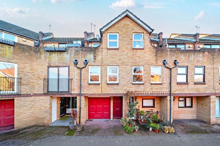 1 Bedroom Terraced House For Sale In Greenland Mews, London, SE8