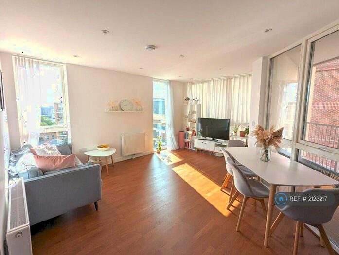 2 Bedroom Flat To Rent In Discovery Tower, London, E16