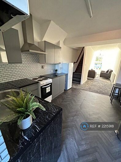 2 Bedroom Maisonette To Rent In Northenden Road, Sale Moor, M33