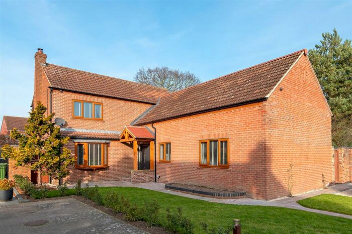 4 Bedroom Property For Sale In Middlecroft, Wilberfoss, York, YO41