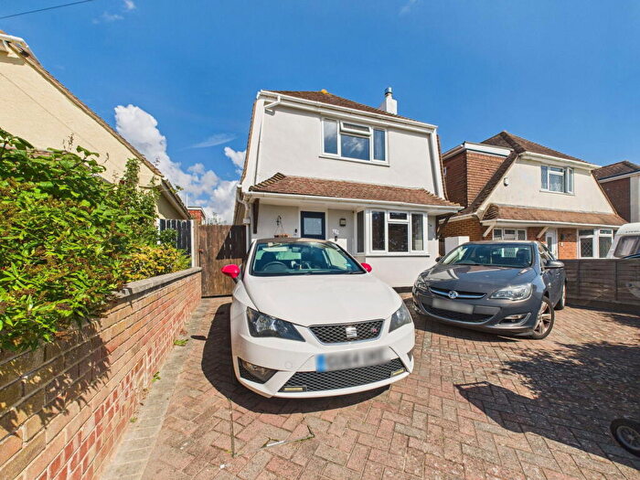 3 Bedroom Detached House For Sale In Grafton Drive, Sompting, Lancing, BN15