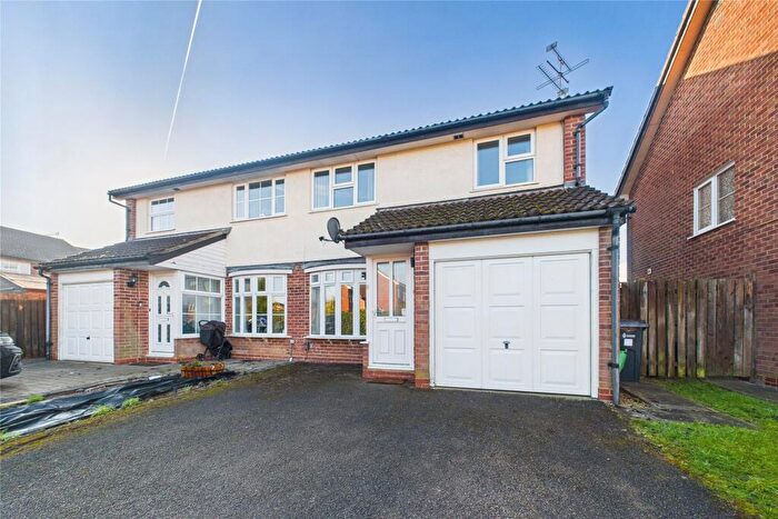 3 Bedroom Semi Detached House For Sale In Durham Close, Wokingham, Berkshire, RG41