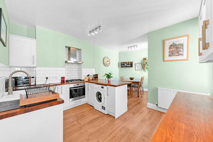 2 Bedroom Flat For Sale In Westcombe Hill, London, SE3