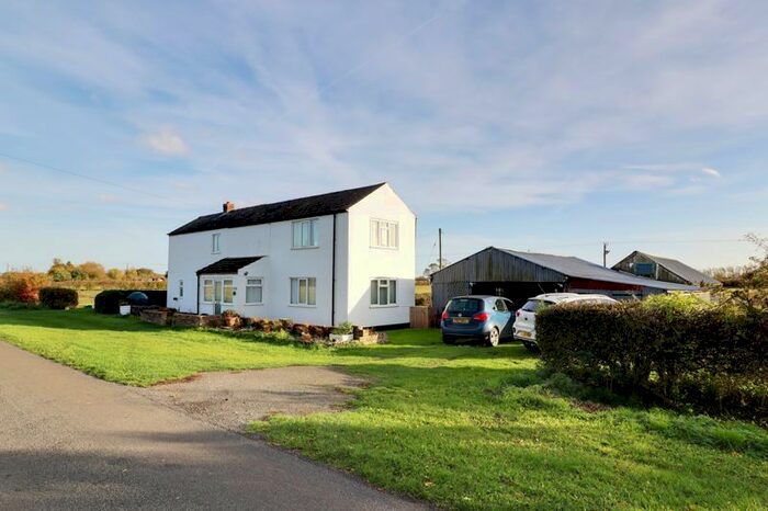 4 Bedroom Detached House For Sale In Snitterby Carr, Gainsborough, DN21