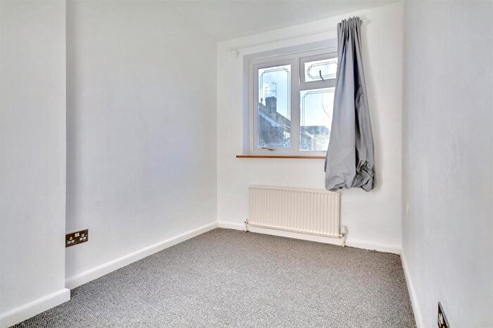 3 Bedroom Semi-Detached House For Sale In Washington Drive, Stapleford, Nottingham, NG9