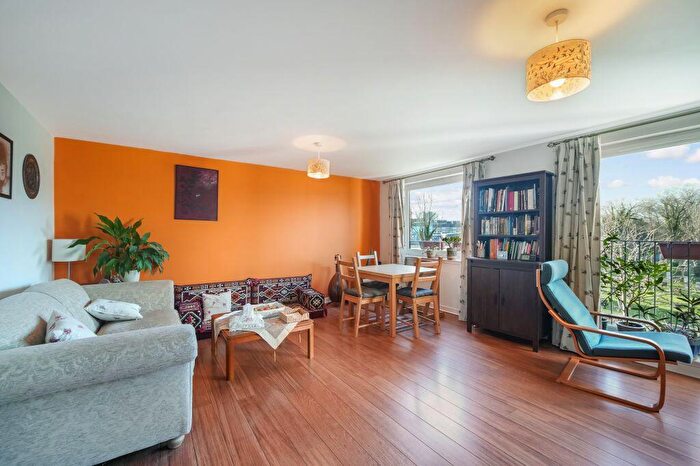 2 Bedroom Flat For Sale In - New Mart Gardens, Edinburgh, EH14