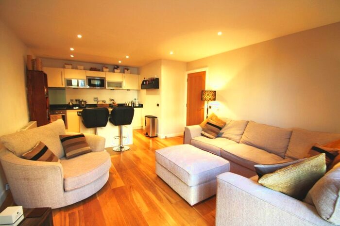 2 Bedroom Flat To Rent In Wharf Approach, Leeds, West Yorkshire, Uk, LS1