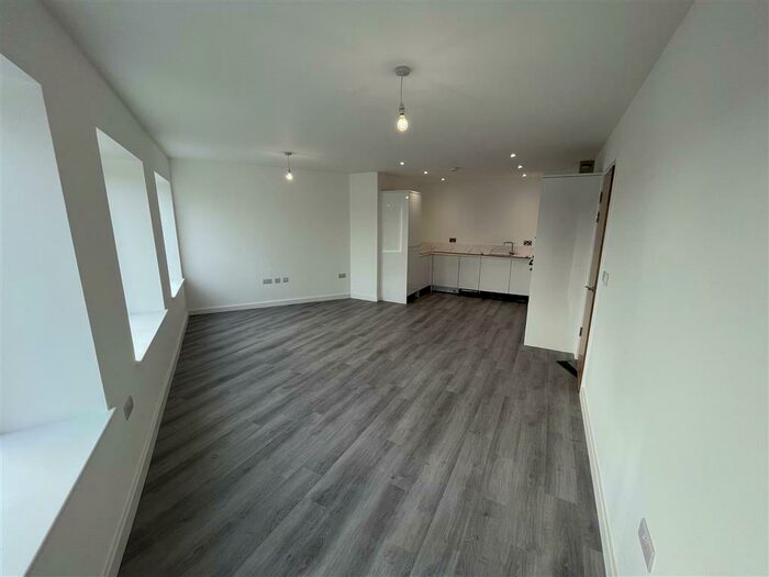 1 Bedroom Flat To Rent In Lichfield Road, Four Oaks, Birmingham, B74