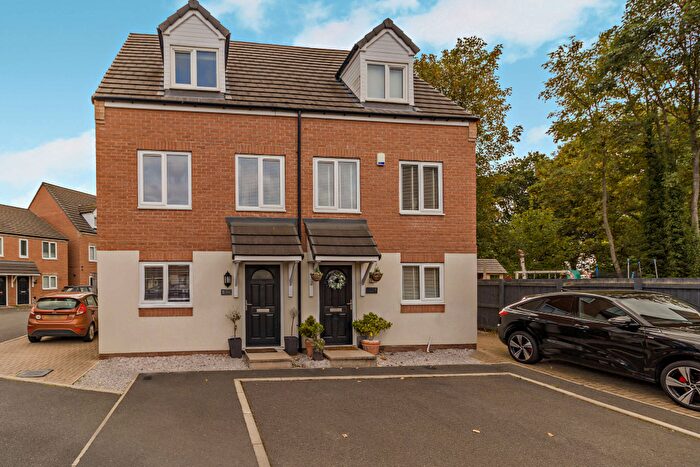 3 Bedroom Semi-Detached House For Sale In Bryndale Close, Bircotes, Nottinghamshire, DN11