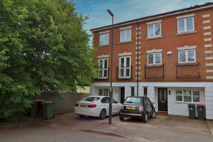 4 Bedroom Town House To Rent In Three Bridges, Crawley, RH10