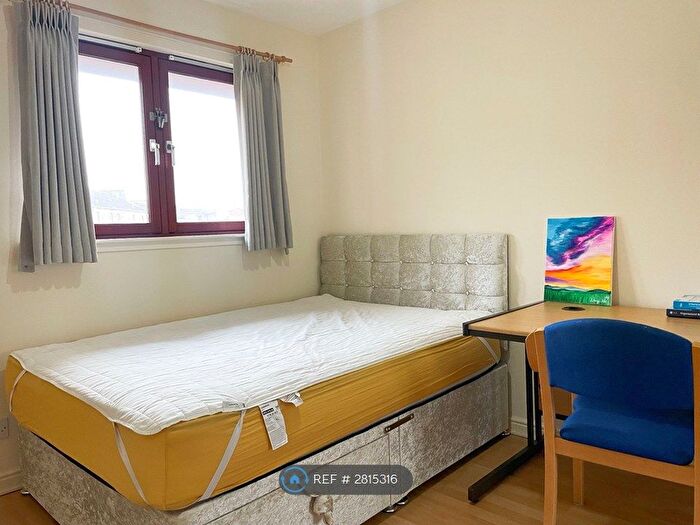 3 Bedroom Flat To Rent In Lymburn Street, Glasgow, G3