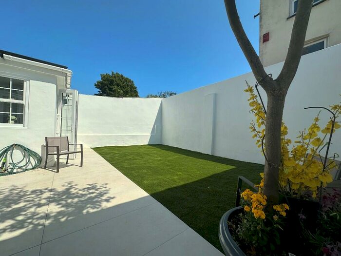 2 Bedroom Town House To Rent In Victoria Grove, Southsea, Hampshire, PO5