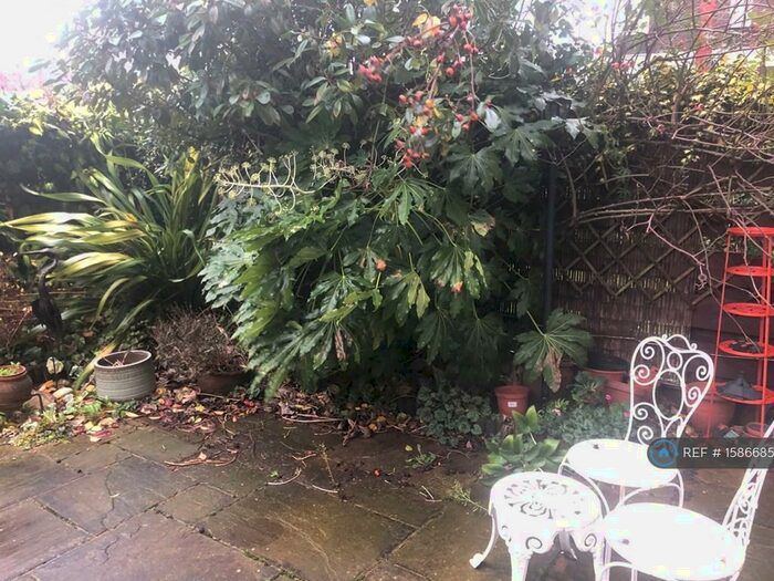 2 Bedroom Flat To Rent In Westside, London, N2