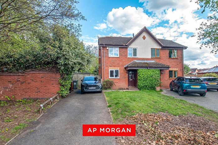 2 Bedroom Semi Detached House For Sale In Goldsmith Road, Worcester, Worcestershire, WR4