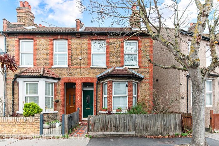 2 Bedroom End Of Terrace House For Sale In Pemdevon Road, Croydon, CR0