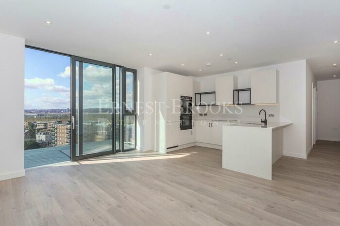 2 Bedroom Apartment To Rent In Willowbrook House, Coster Avenue, Woodberry Down, N4