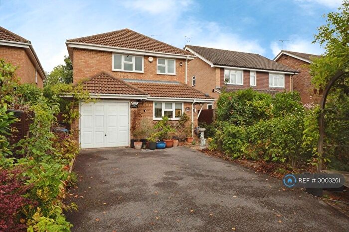 3 Bedroom Detached House To Rent In Westwood Avenue, Addlestone, KT15