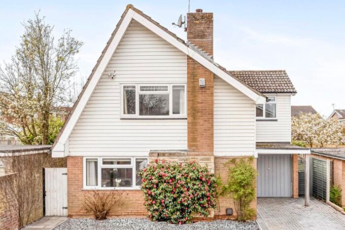 3 Bedroom Detached House For Sale In Oaks Close, Horsham, RH12
