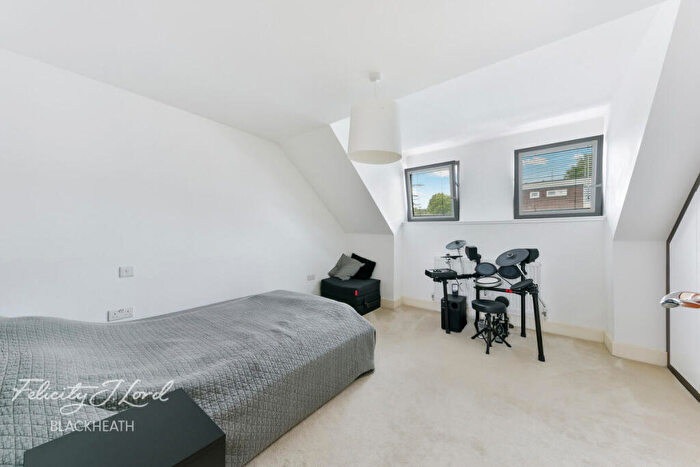 3 Bedroom End Of Terrace House For Sale In Erwood Road, London, SE7