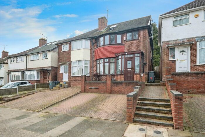 4 Bedroom Semi-Detached House For Sale In Perry Wood Road, Birmingham, B42