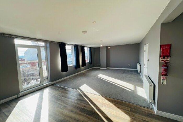 2 Bedroom Flat To Rent In Torquay Road, Paignton, TQ3