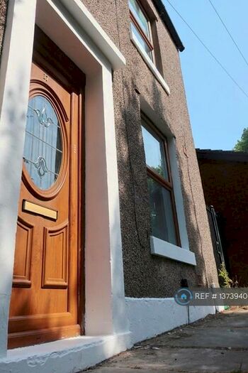 3 Bedroom Terraced House To Rent In Fairlands View, Rochdale, OL11