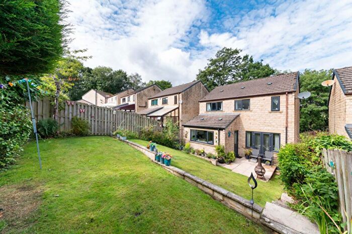3 Bedroom Detached House For Sale In Woodchurch View, Thongsbridge, HD9