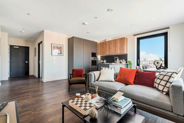 2 Bedroom Flat To Rent In Grenan Square, Greenford, UB6