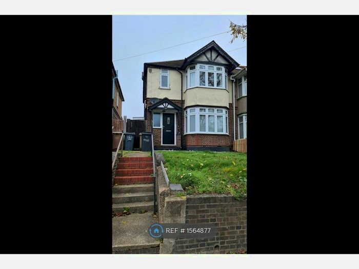 3 Bedroom Semi-Detached House To Rent In Crawley Green Road, Luton, LU2
