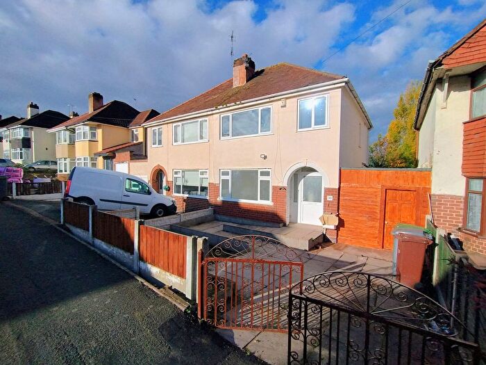 3 Bedroom Semi-Detached House For Sale In Mount Road, Lanesfield, Wolverhampton, WV4