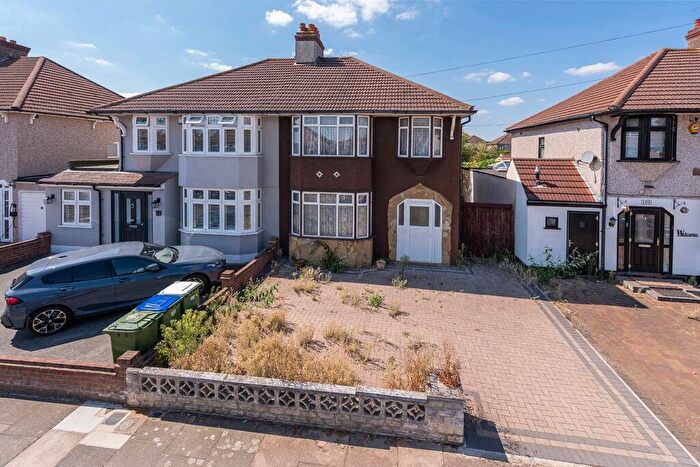 3 Bedroom Semi Detached House For Sale In Chessington Avenue, Bexleyheath, DA7