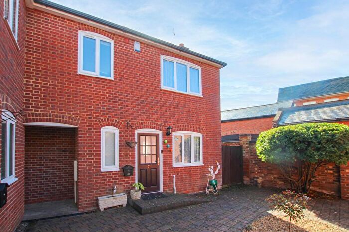 2 Bedroom Link Detached House For Sale In Market Mews, Market Square, Leighton Buzzard, LU7