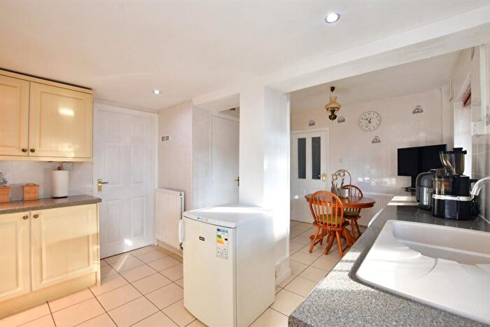 3 Bedroom Link Detached House For Sale In Thornhill, North Weald, Epping, Essex, CM16