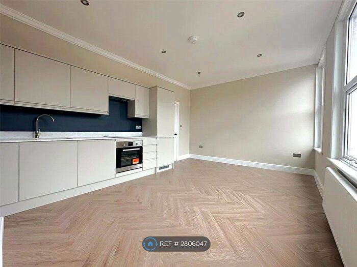 2 Bedroom Flat To Rent In Farley Road, London, SE6