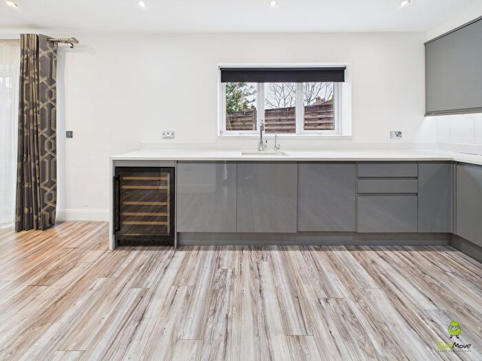 4 Bedroom Detached House To Rent In Long Lane, Bexleyheath, Kent, DA7