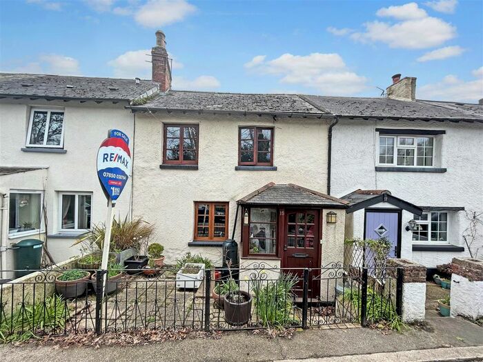 2 Bedroom Property For Sale In Higher Sandygate, Newton Abbot, TQ12