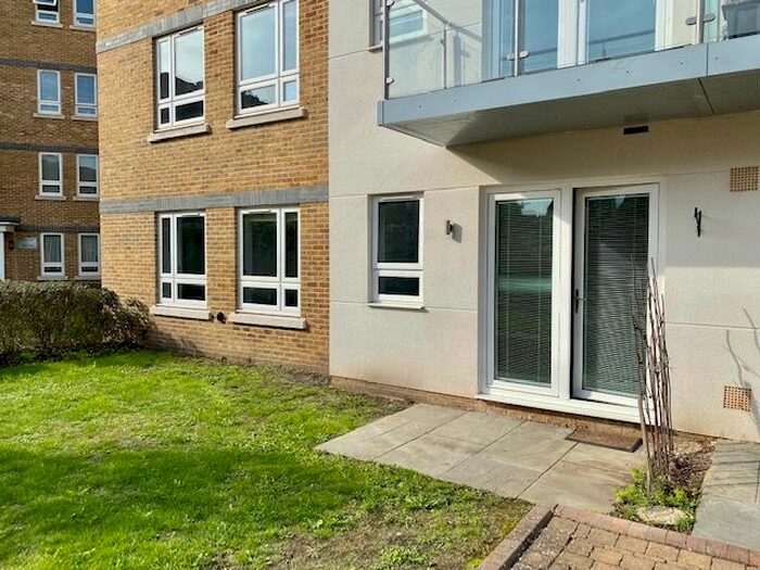 2 Bedroom Flat To Rent In Grebe Way, Maidenhead, SL6
