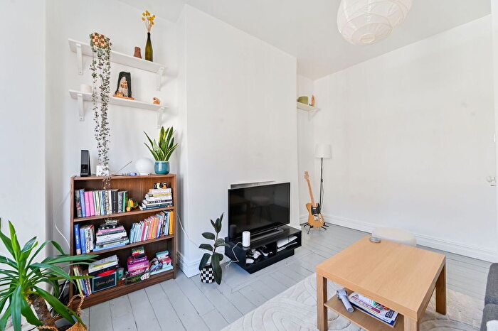 2 Bedroom Flat To Rent In Handforth Road, Oval, London, SW9