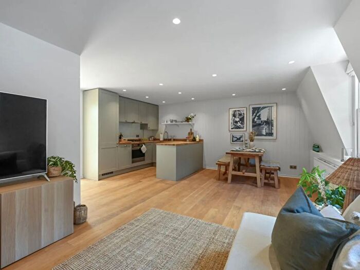 2 Bedroom Flat To Rent In Bingham Place, Marylebone Place, W1U